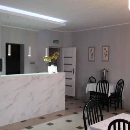 Maluch Hotel Tarczyn Buitenkant foto