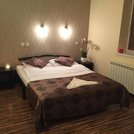 Maluch Hotel Tarczyn Buitenkant foto