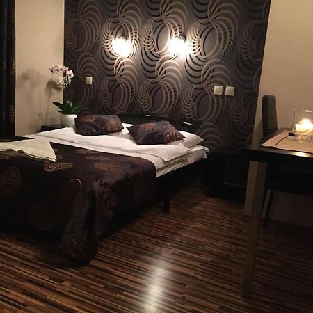 Maluch Hotel Tarczyn Buitenkant foto