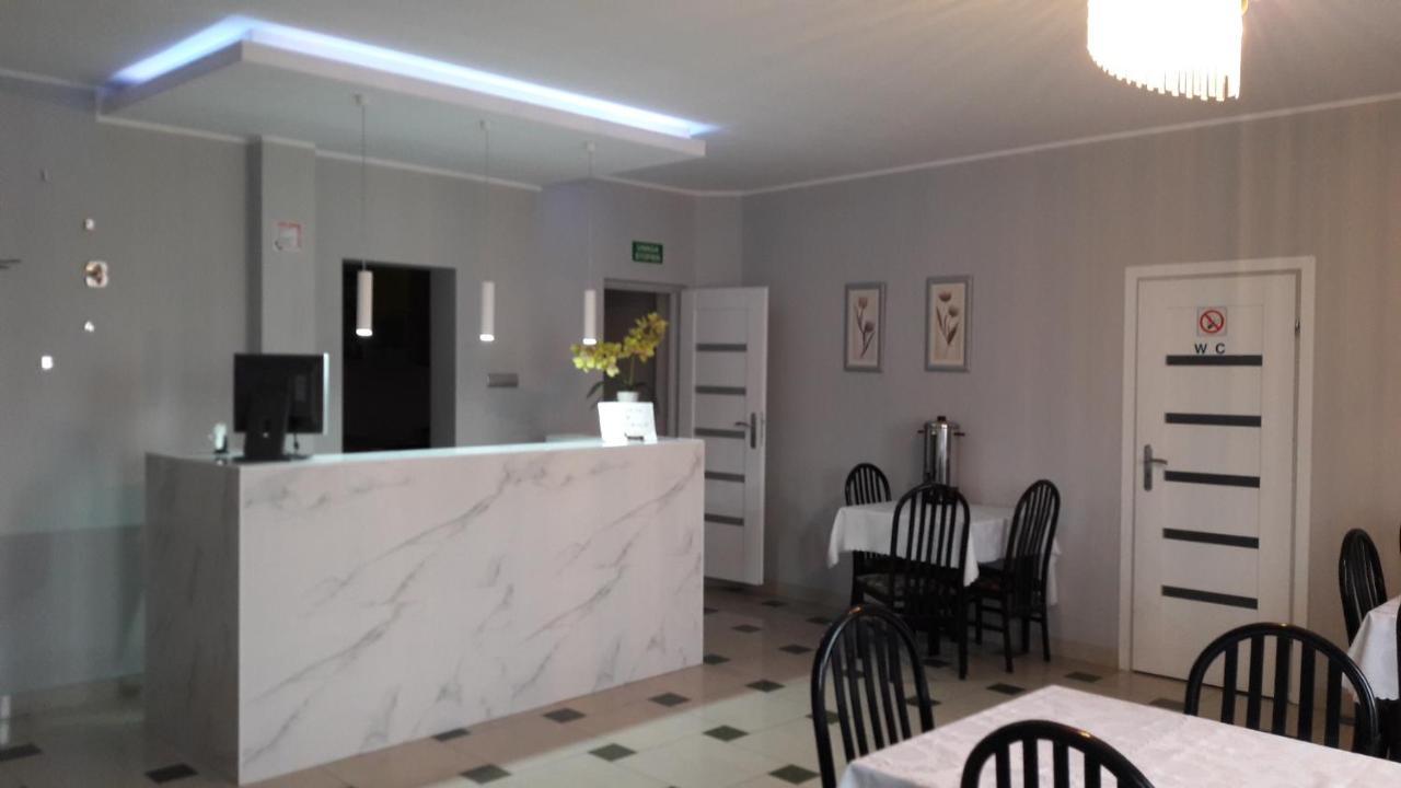 Maluch Hotel Tarczyn Buitenkant foto