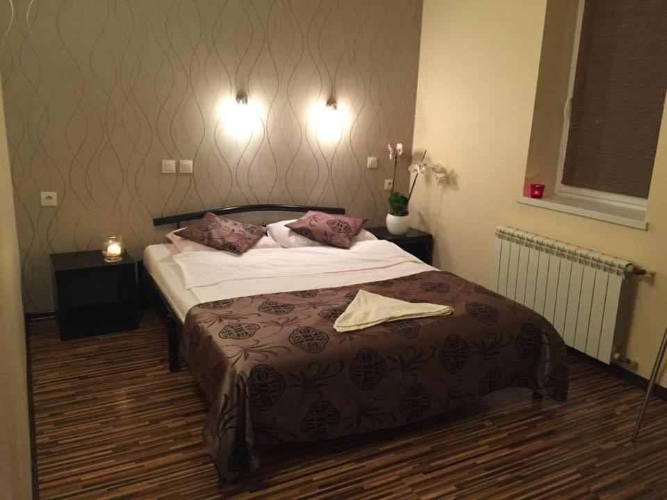 Maluch Hotel Tarczyn Buitenkant foto