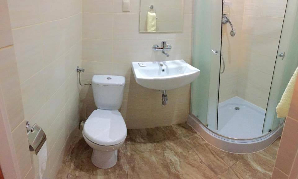 Maluch Hotel Tarczyn Buitenkant foto