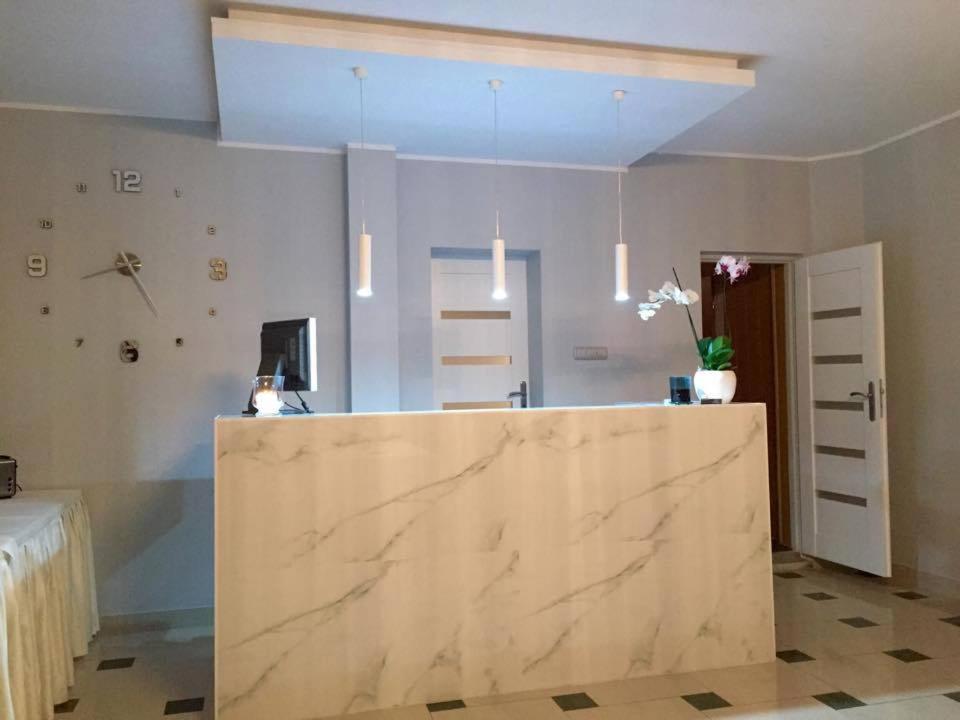Maluch Hotel Tarczyn Buitenkant foto